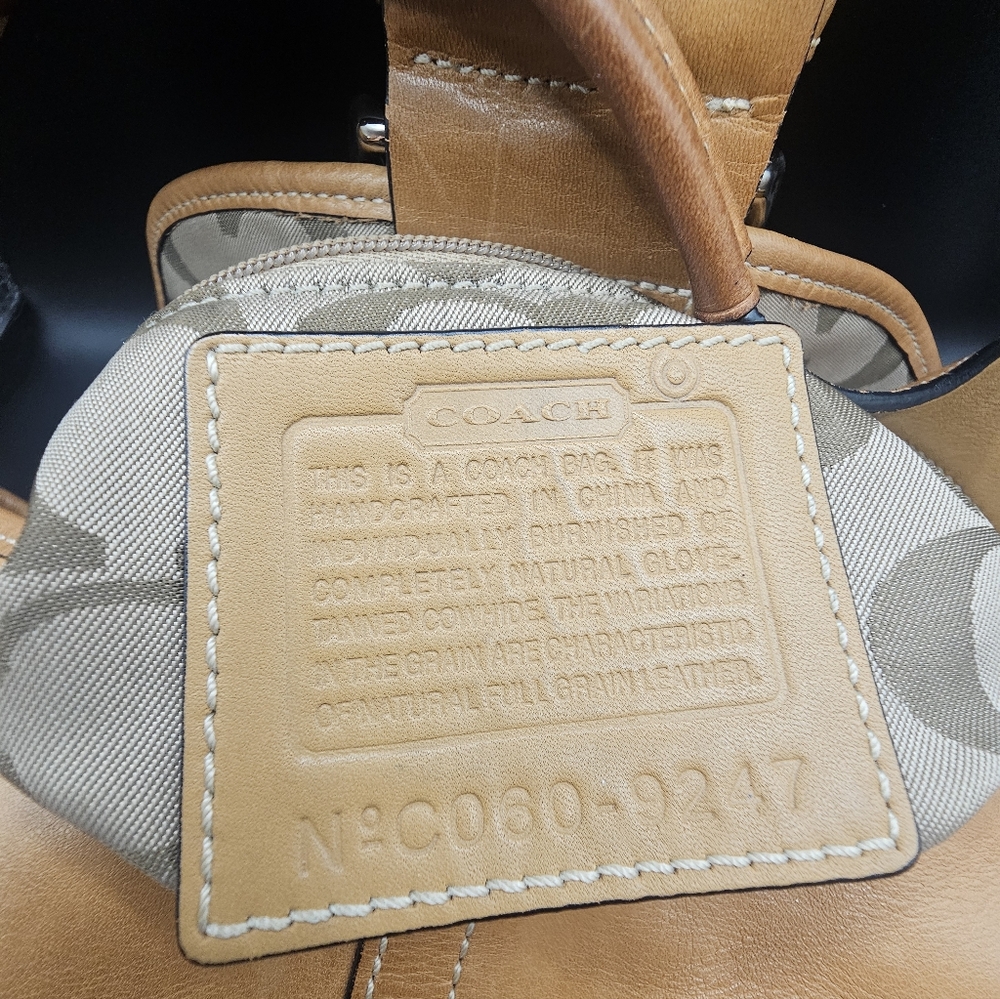 Vintage Coach Soho Flap leather shoulder bag in a British Tan color. - Picture 13 of 15